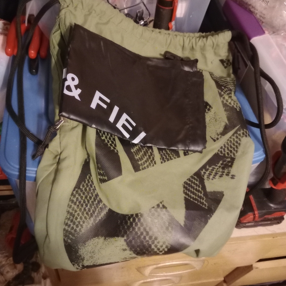 GREEN NIKE DRAWSTRING BAG AND NIKE TRACK AND FIELD SHOEBAG - Picture 10 of 14